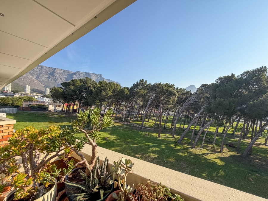 1 Bedroom Property for Sale in Vredehoek Western Cape
